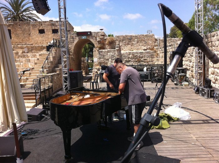 הרכבת פסנתר במופע